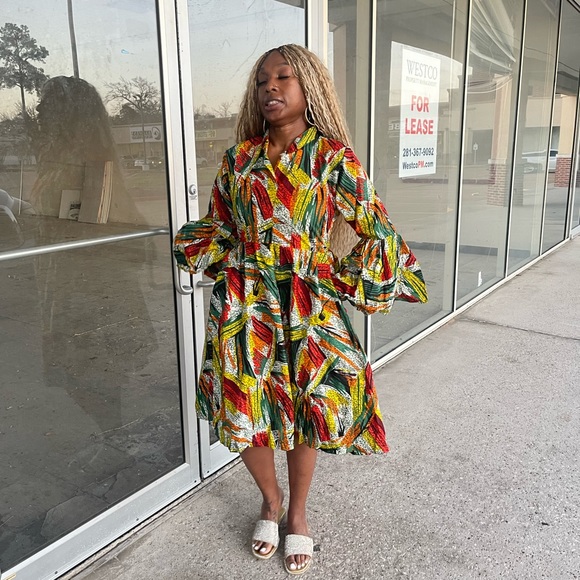 Womenr bell sleeve veroex knee length dress - Picture 7 of 8